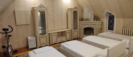 Bàn, khu vực làm việc phù hợp cho laptop