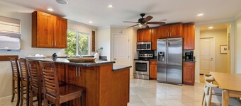 "Hale Opaka" | Beach Access, 6 BR, 2 Kitchens, A/C