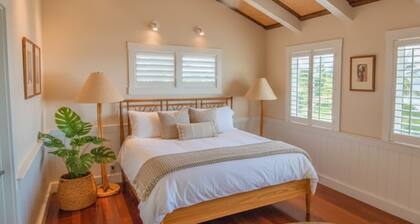 "Hale Opaka" | Beach Access, 6 BR, 2 Kitchens, A/C