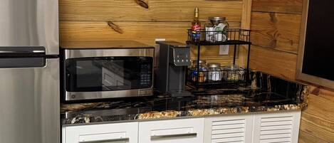 冰箱、微波炉、烤箱、炉灶