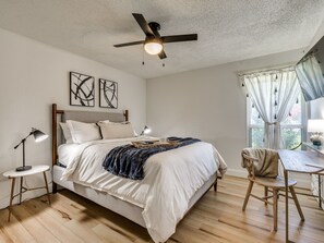 2 chambres, fer et planche à repasser, Wi-Fi, draps fournis