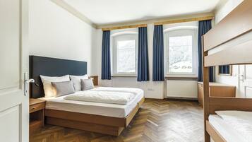 3 chambres, fer et planche Ă repasser, Wi-Fi, draps fournis