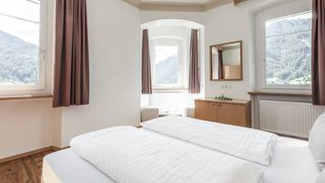 3 makuuhuonetta, silitysrauta/-lauta, Wi-Fi, vuodevaatteet