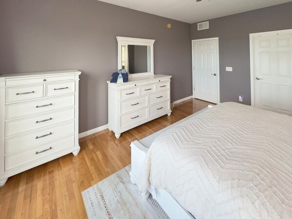 5 bedrooms, iron/ironing board, internet, bed sheets - Ocean City Escape | Spacious Home | Pool & Golf (Berlin)