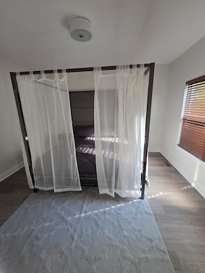 3 makuuhuonetta, silitysrauta/-lauta, ilmainen Wi-Fi, vuodevaatteet