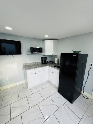 Fridge, microwave, stovetop, coffee/tea maker