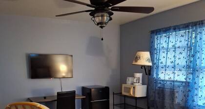 Charming studio in tranquil Bloomington with AC