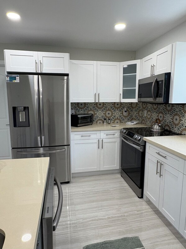 Fridge, microwave, oven, stovetop