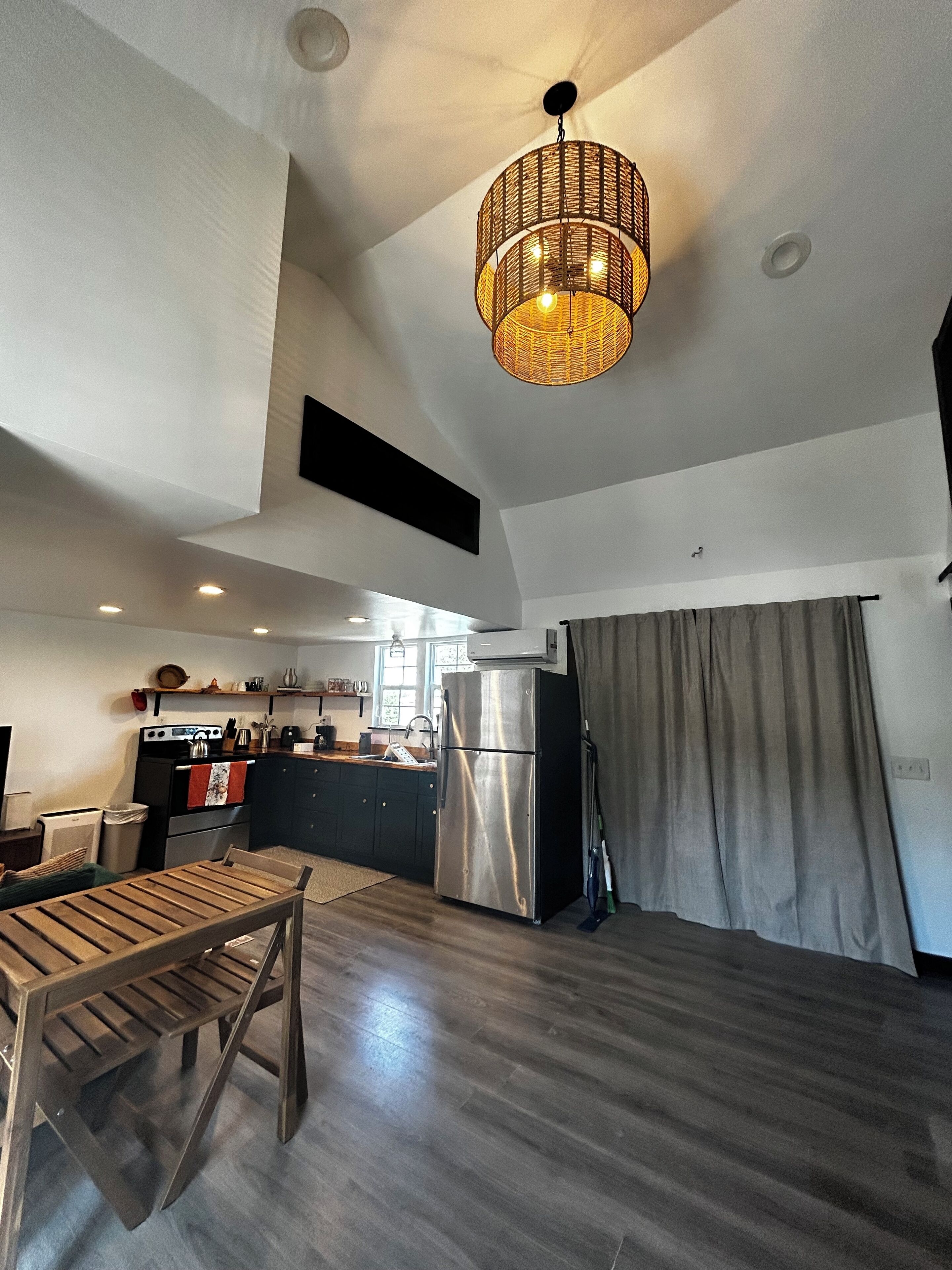 Refrigerador, horno, parrilla de estufa y cafetera y tetera 