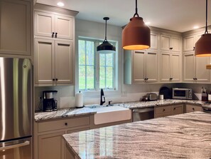 ميكروويف، فرن، موقد طهي مسطح، غسالة أطباق