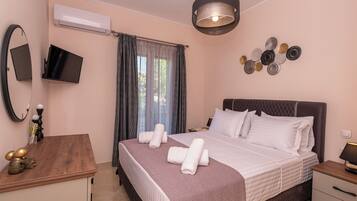 2 bedrooms, in-room safe, iron/ironing board, travel crib