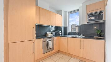 ثلاجة، ميكروويف، فرن، غسالة أطباق