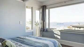 6 bedrooms, iron/ironing board, free WiFi, bed sheets