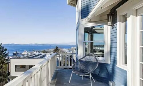 6B4B Luxury Home! Sleeps 20! Beautiful Views!