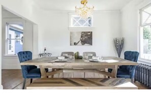 Dining - 6B4B Luxury Home! Sleeps 20! Beautiful Views! (Seattle)