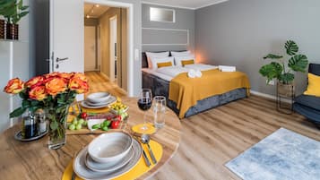 Iron/ironing board, WiFi, bed sheets