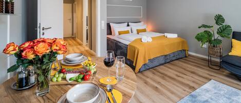 1 habitación, tabla de planchar con plancha, wifi y ropa de cama