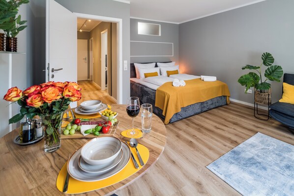 1 slaapkamer, een strijkplank/strijkijzer, wifi, beddengoed