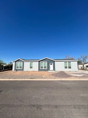 Exterior - 2 Miles From Spring Training (Peoria)