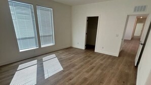 Interior - 2 Miles From Spring Training (Peoria)