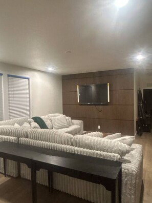 TV - 2 Miles From Spring Training (Peoria)