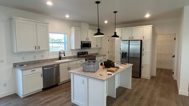 Microwave, oven, stovetop - 2 Miles From Spring Training (Peoria)