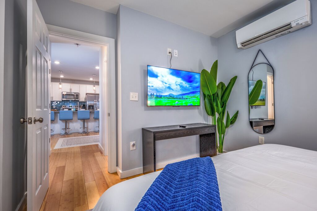 Bureau, fer et planche à repasser, Wi-Fi gratuit, draps fournis