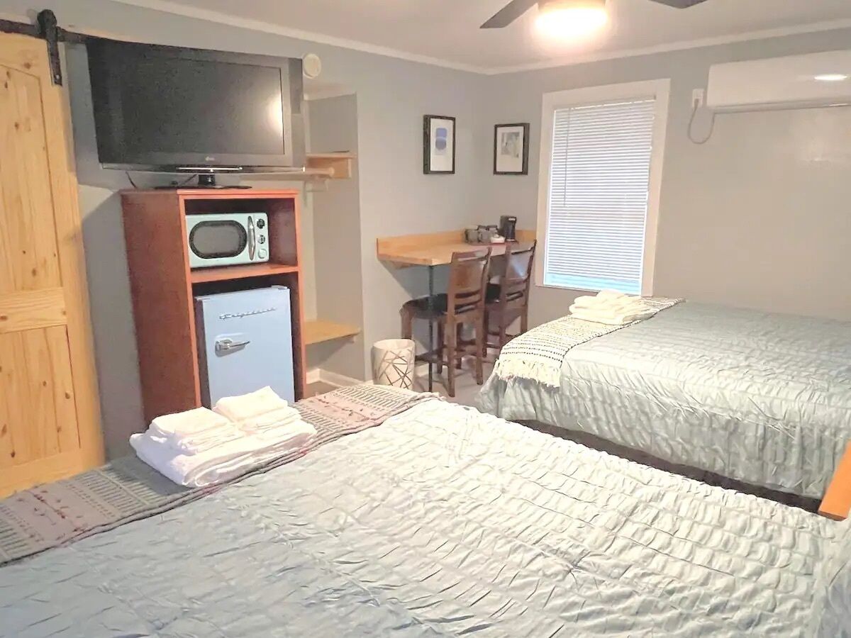 1 bedroom, internet, bed sheets