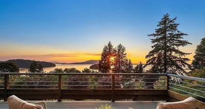 3BR Chuckanut Drive home with sunset bay views, direct trail access, and hot tub