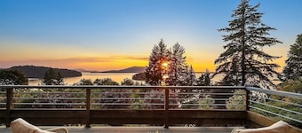 3BR Chuckanut Drive home with sunset bay views, direct trail access, and hot tub
