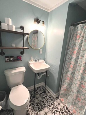 Hair dryer, towels - Cozy Panacea Retreat #7 (King) (Panacea)