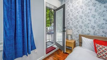 2 bedrooms, desk, iron/ironing board, free WiFi