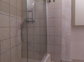 Douche, serviettes fournies