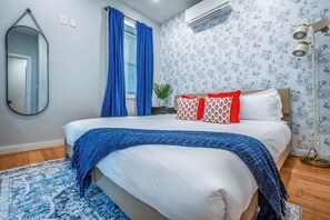 2 slaapkamers, een bureau, een strijkplank/strijkijzer, gratis wifi