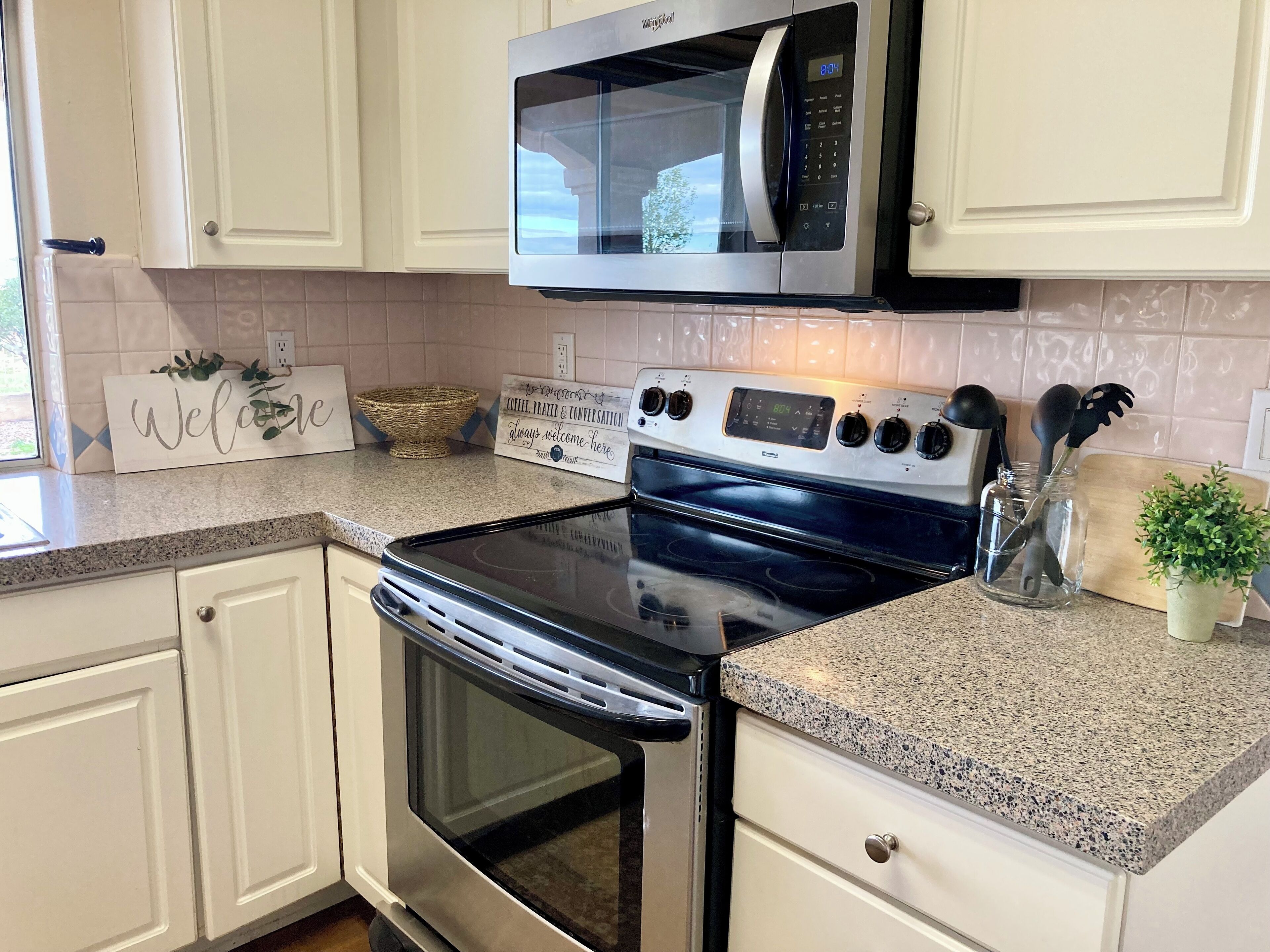 Refrigerador, microondas, horno y parrilla de estufa 