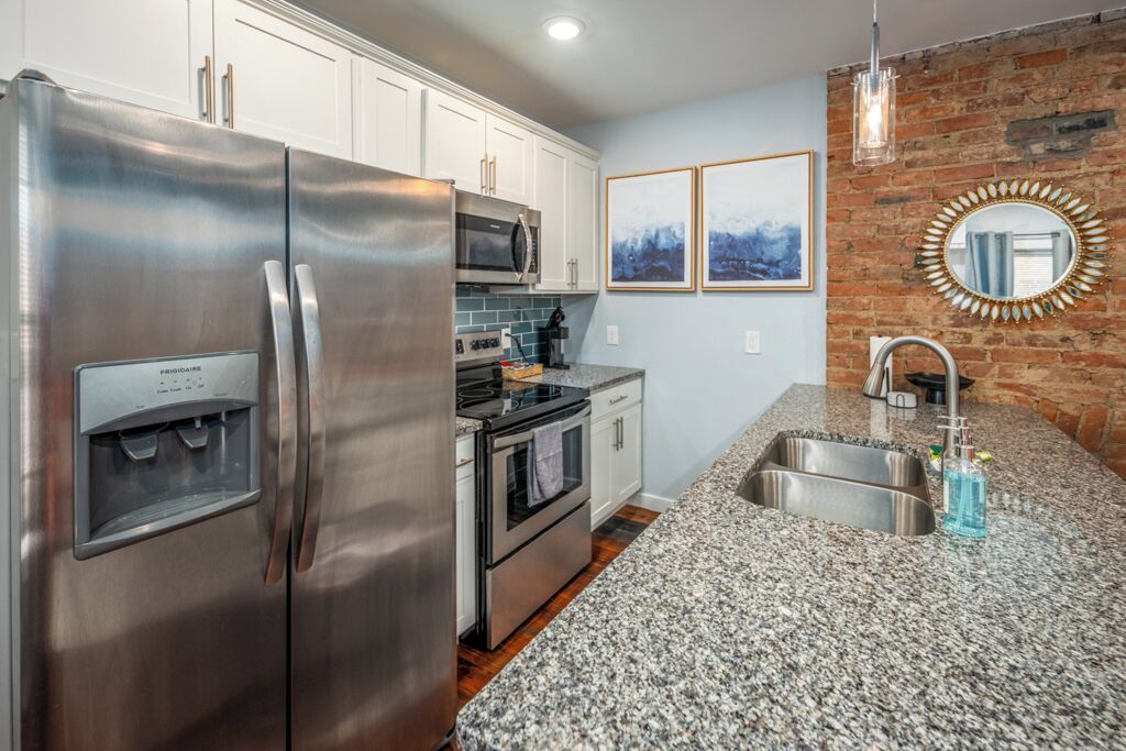 冰箱、微波炉、烤箱、炉灶