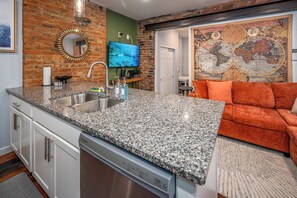 Interior - OTR by TQL+Private Rooftop+Fire Pit+2King Beds+Wifi+Sleeps 8ppl (Cincinnati)