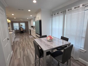 Dining - Country living in the city. Gorgeous 3bdrm2bth home in the outskirts of mesquite (Mesqu)