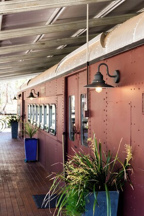 تفاصيل الفندق من الخارج