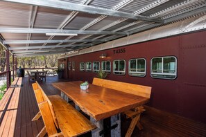 تناول الطعام بالخارج