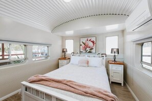 3 makuuhuonetta, silitysrauta/-lauta, ilmainen Wi-Fi, vuodevaatteet