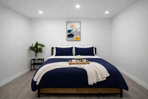 2 室のベッドルーム、デスク、アイロン / アイロン台、WiFi