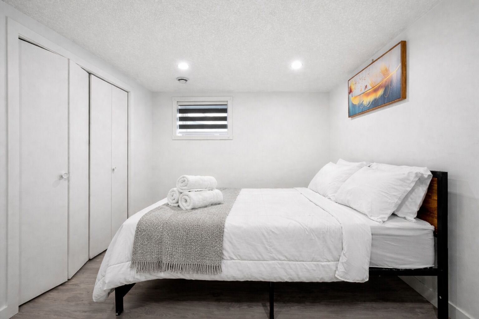 2 bedrooms, desk, iron/ironing board, WiFi