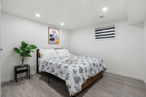 2 Schlafzimmer, Schreibtisch, Bügeleisen/Bügelbrett, WLAN