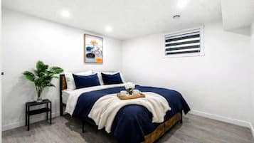 2 bedrooms, desk, iron/ironing board, WiFi