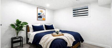 2 bedrooms, desk, iron/ironing board, WiFi