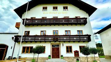 Pintu masuk hartanah