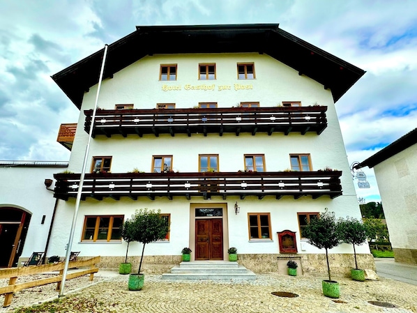 Property entrance - Hotel Bergen Zur Post by Rikas Hotels (Bergen)