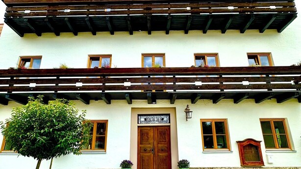 A two-story building with a sign reading "Hotel Gasthof zur Post." - Hotel Bergen Zur Post by Rikas Hotels (Bergen)