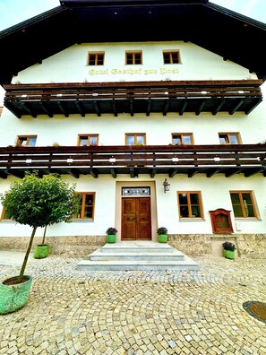 Property entrance - Hotel Bergen Zur Post by Rikas Hotels (Bergen)